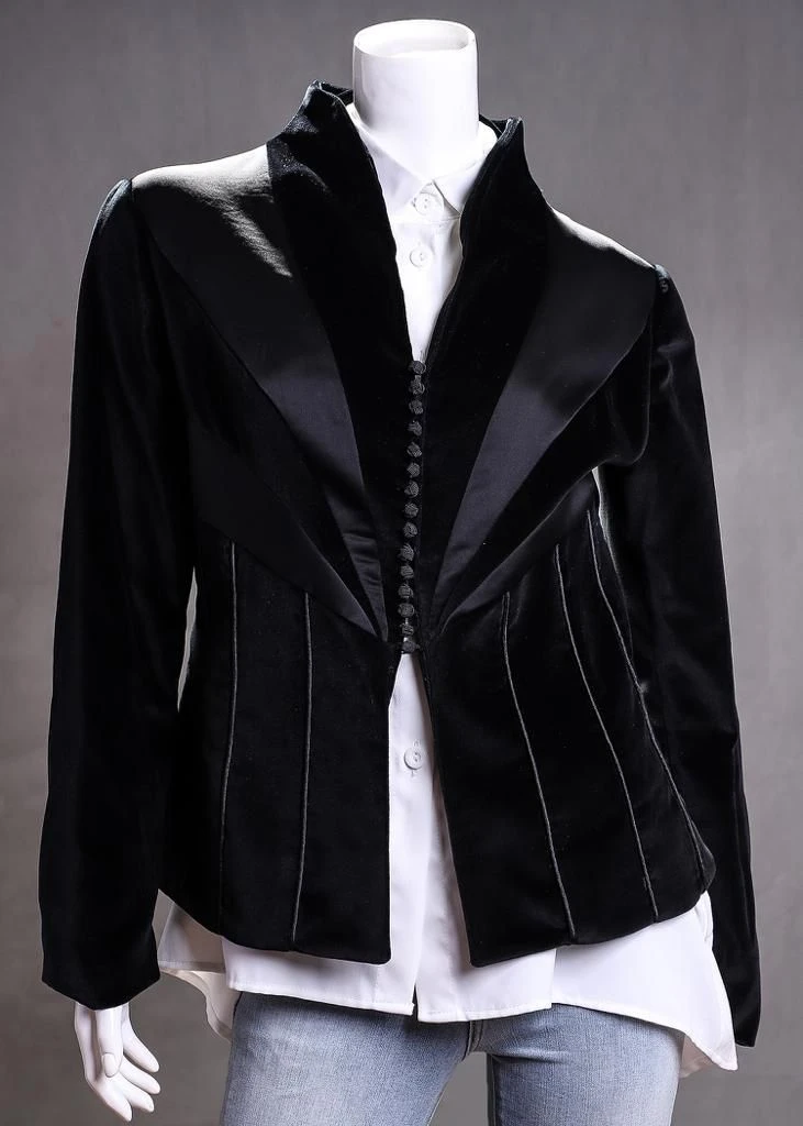 Velvet jacket with satin