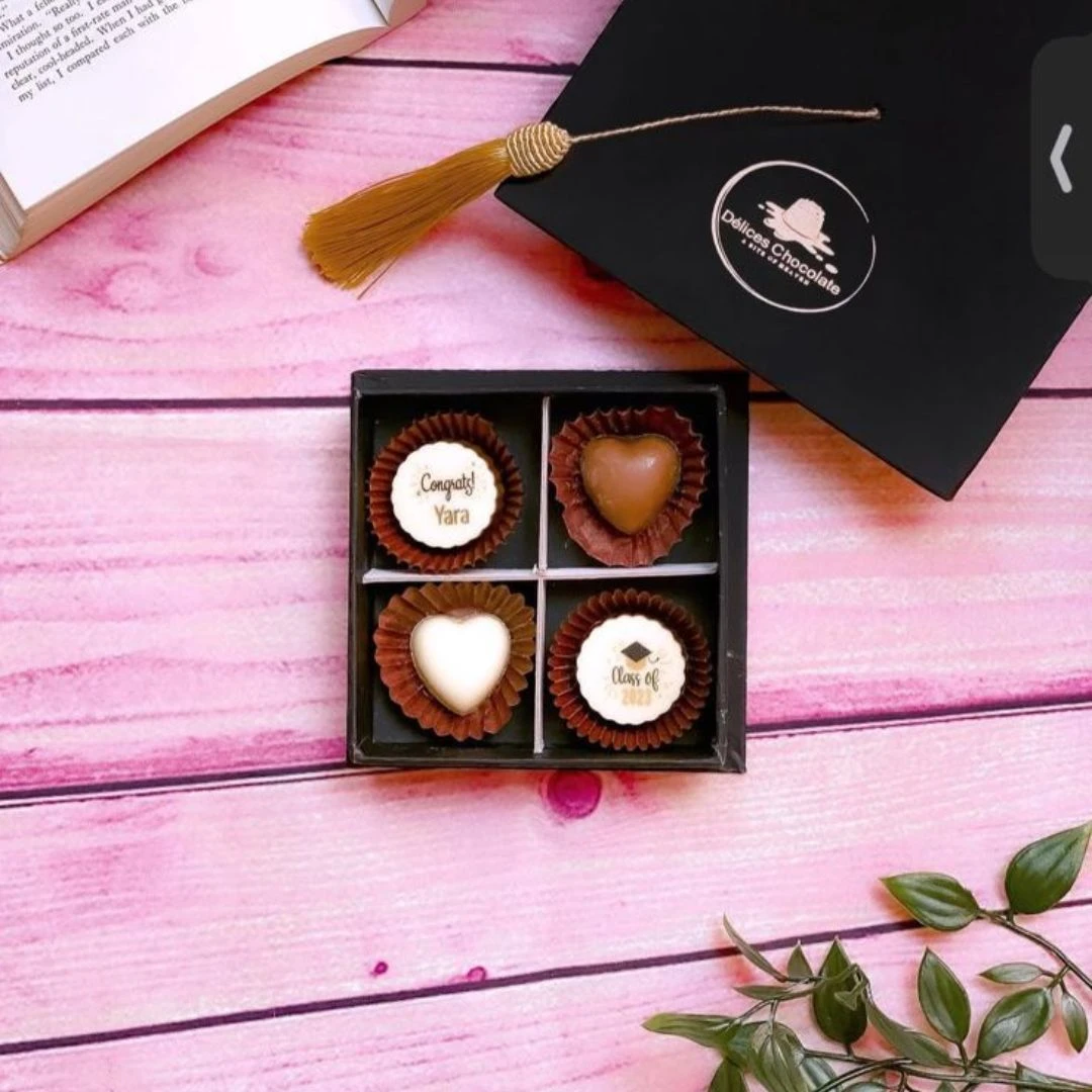 🎁 Mini Chocolate Box – Elegant Gift for Graduation Well-Wishers 🎁