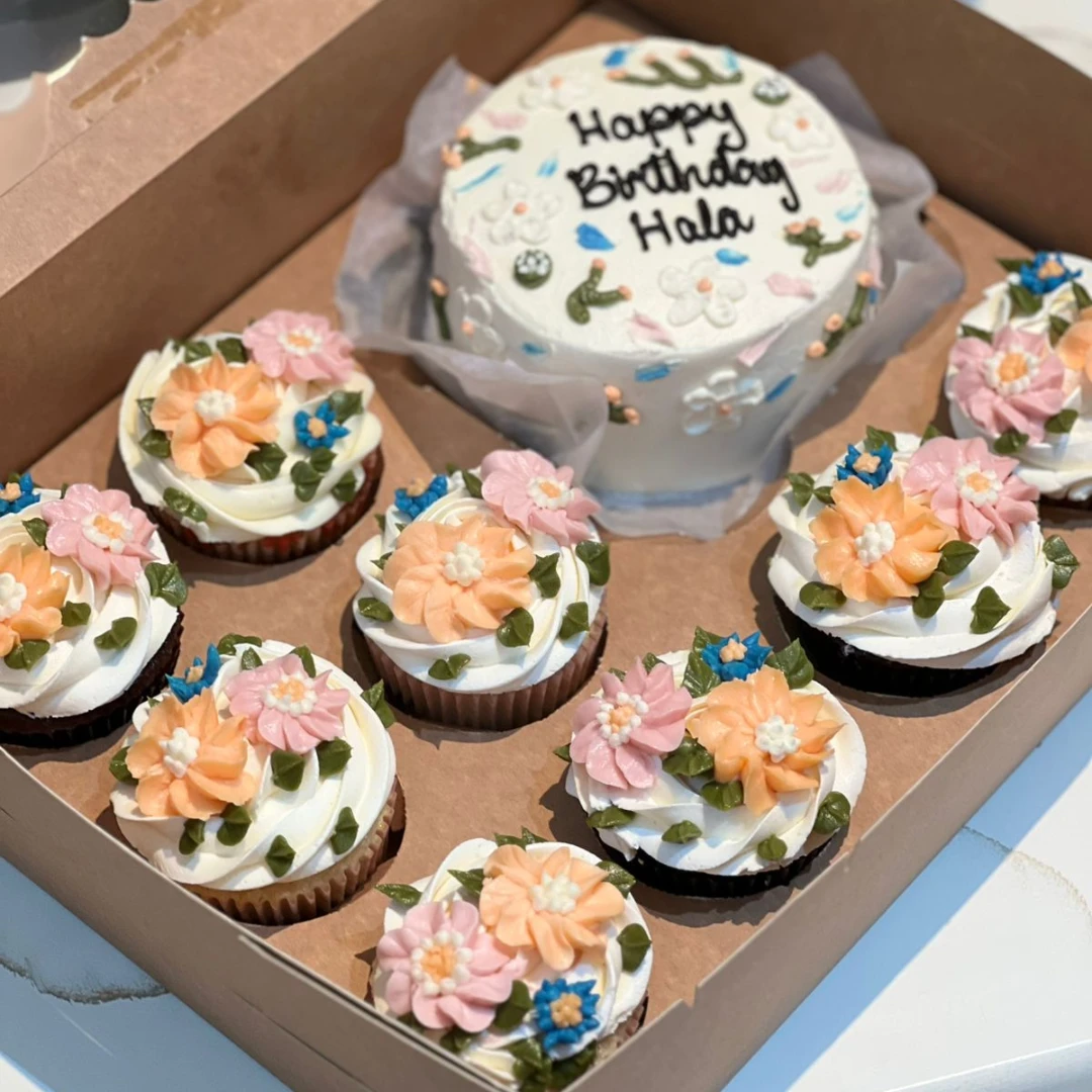 Deluxe Cupcake & Lunch Box Cake Gift Set – 8 Decorated Cupcakes + Mini Celebrati