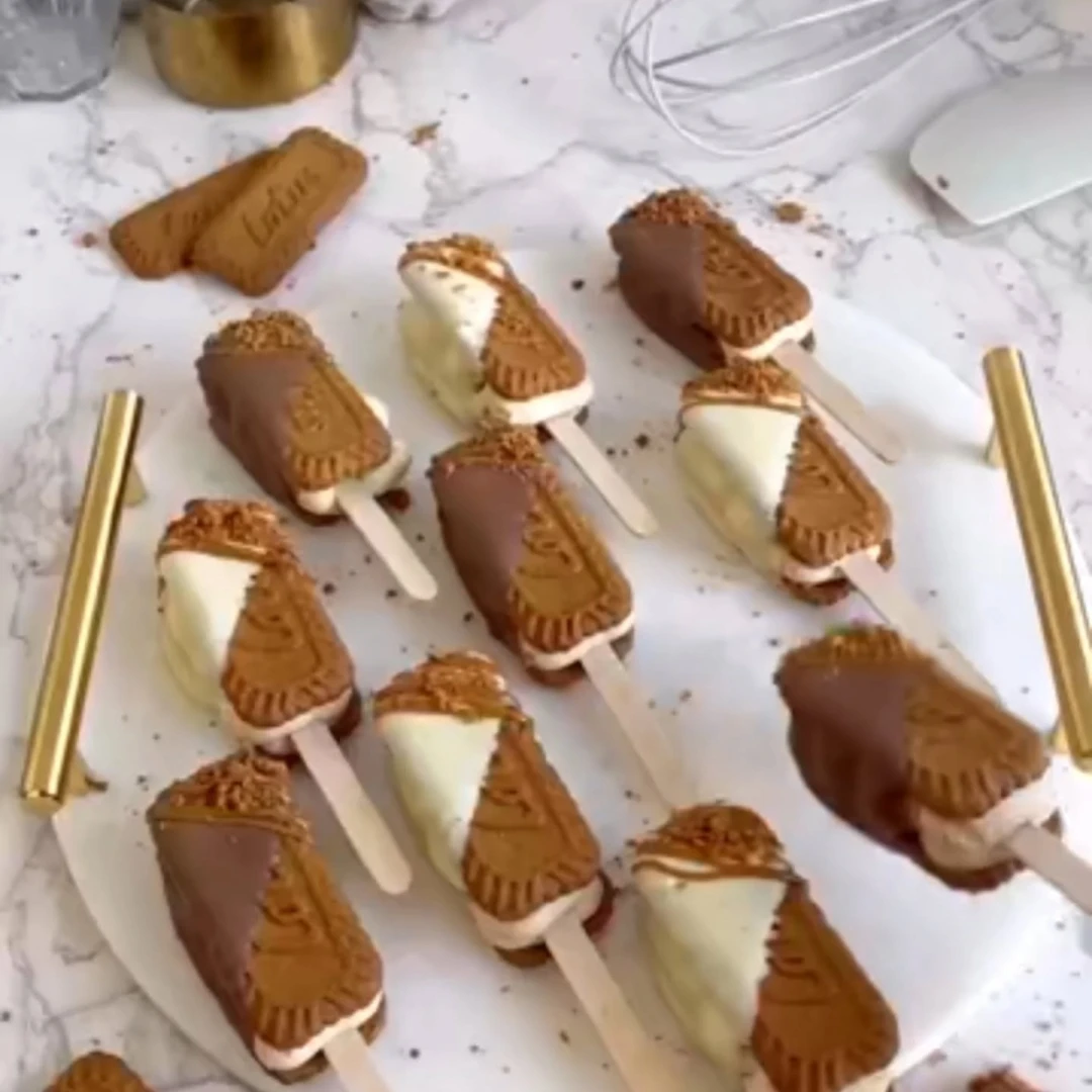 Luxury Lotus Sandwich Pop – Crunchy Lotus Biscuit Layers with Creamy Filling, Be