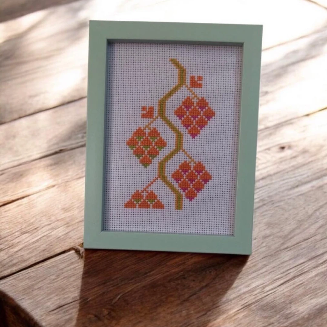 ✨ Hand-Embroidered Frame – Authentic Art with an Elegant Touch ✨