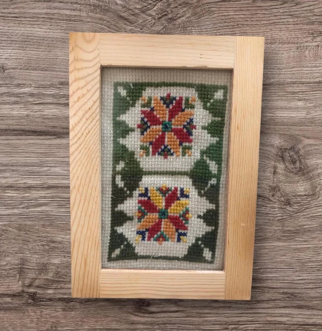 ✨ Hand-Embroidered Frame – Authentic Art with an Elegant Touch ✨