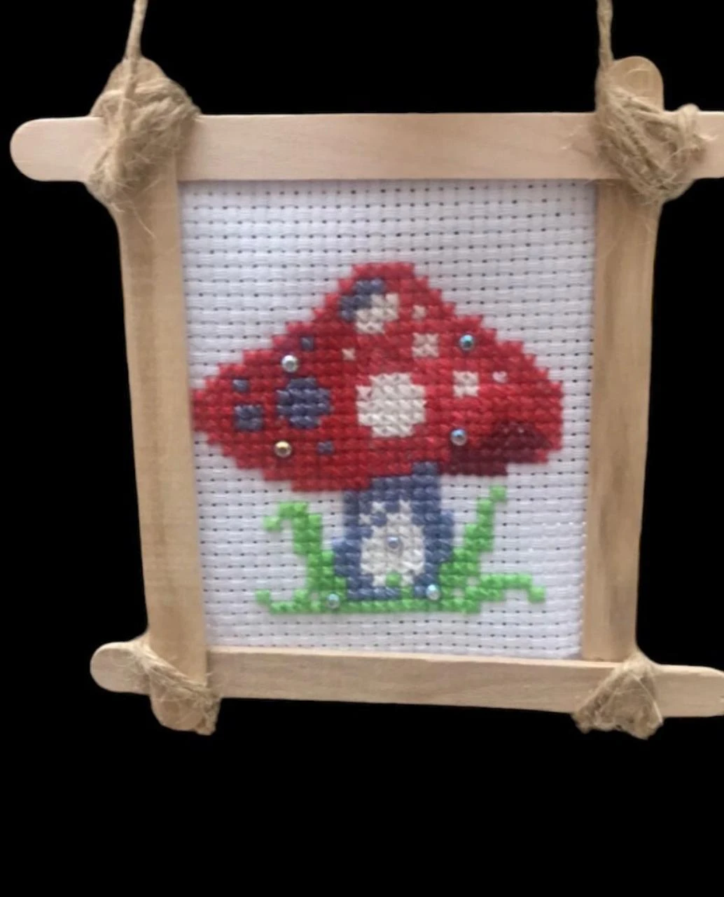 ✨ Hand-Embroidered Frame – Authentic Art with an Elegant Touch ✨