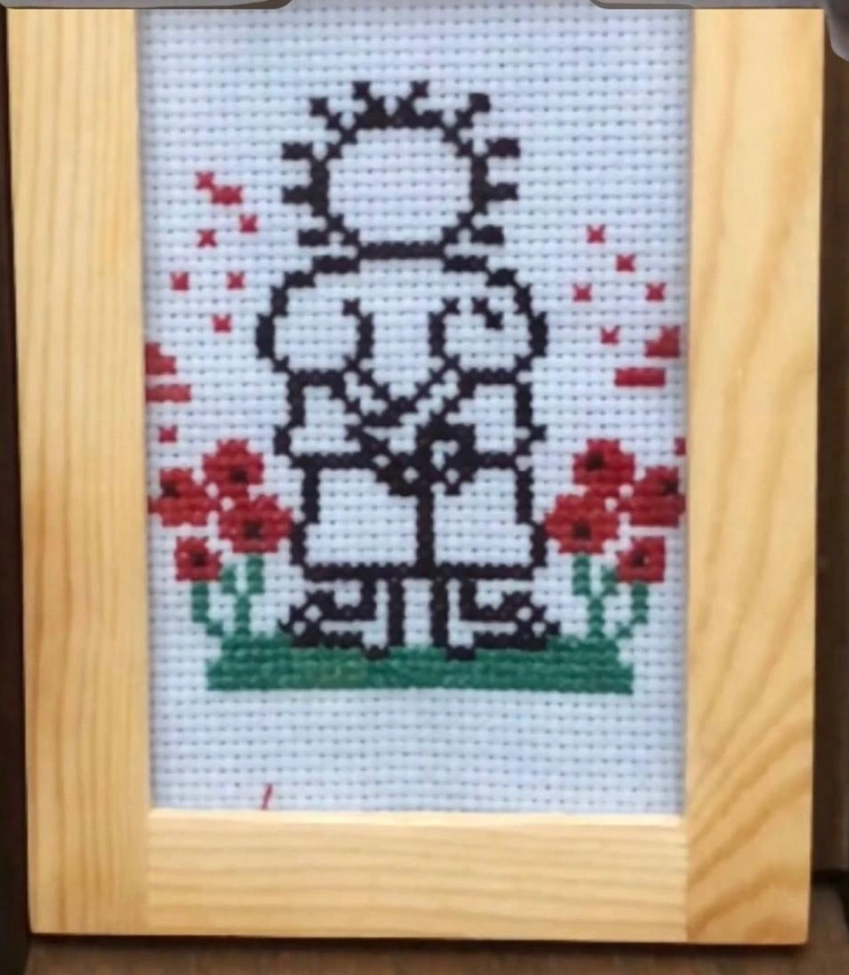 ✨ Hand-Embroidered Frame – Authentic Art with an Elegant Touch ✨