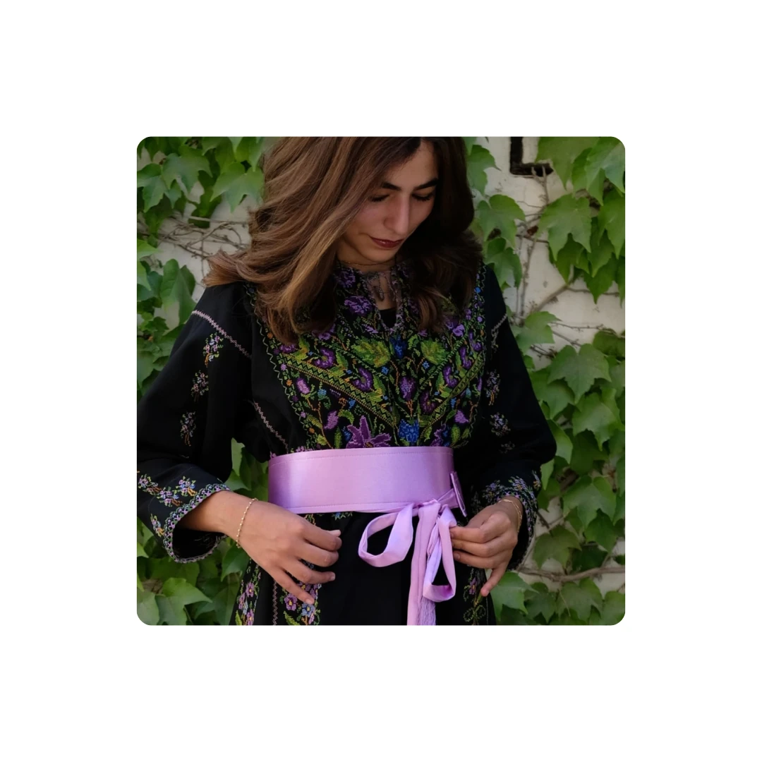 Original Hand-Embroidered Traditional Thobe – Pre-Loved in Excellent Condition –
