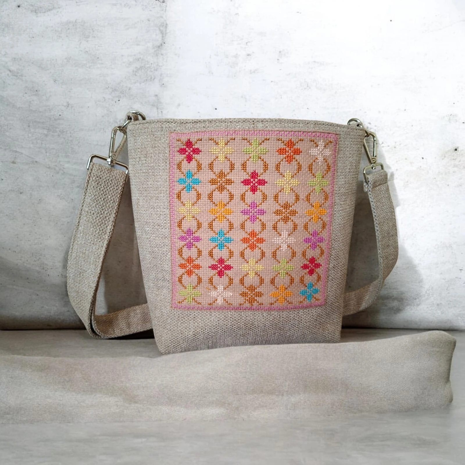 Handbag – Collection of Palestinian Stitches