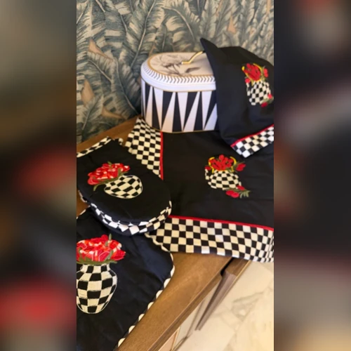 Bold Black & White Home Décor Set with Red Accents – 5 Pieces