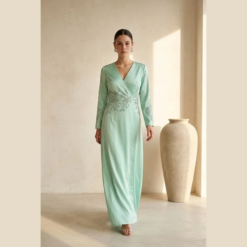 Pre-Loved Mint Green Embroidered Maxi Dress – Size 40